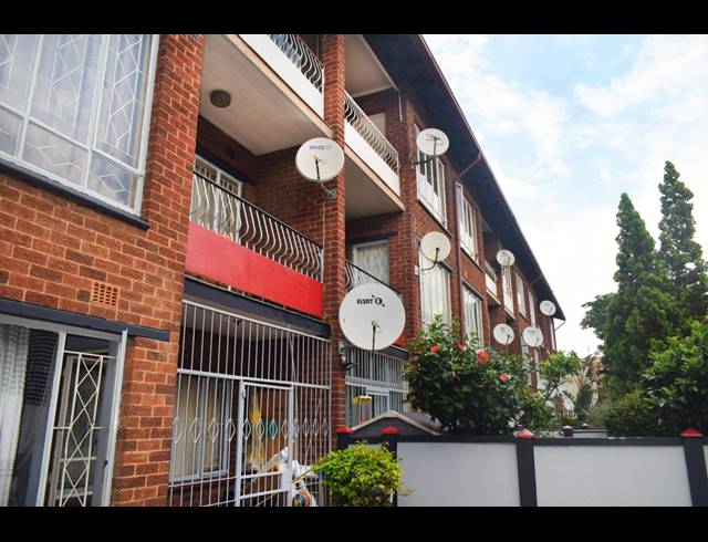 BEDROOM APARTMENT FOR SALE IN NEW REDRUTH
